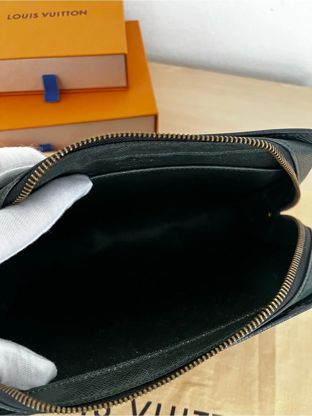 Louis Vuitton Taiga Epicea Green Cosmetic Accessory Travel Wristlet Clutch 1995